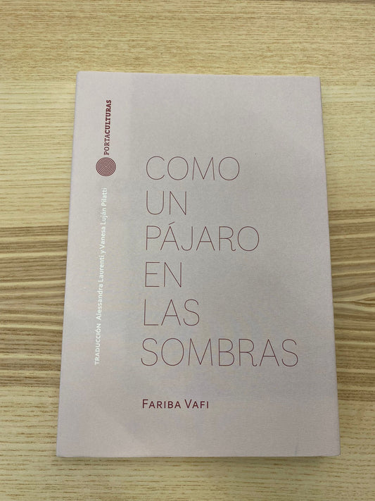 COMO UN PÁJARO EN LAS SOMBRAS