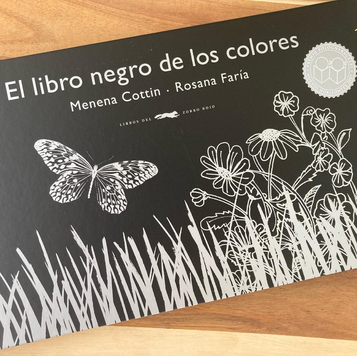EL LIBRO NEGRO DE LOS COLORES