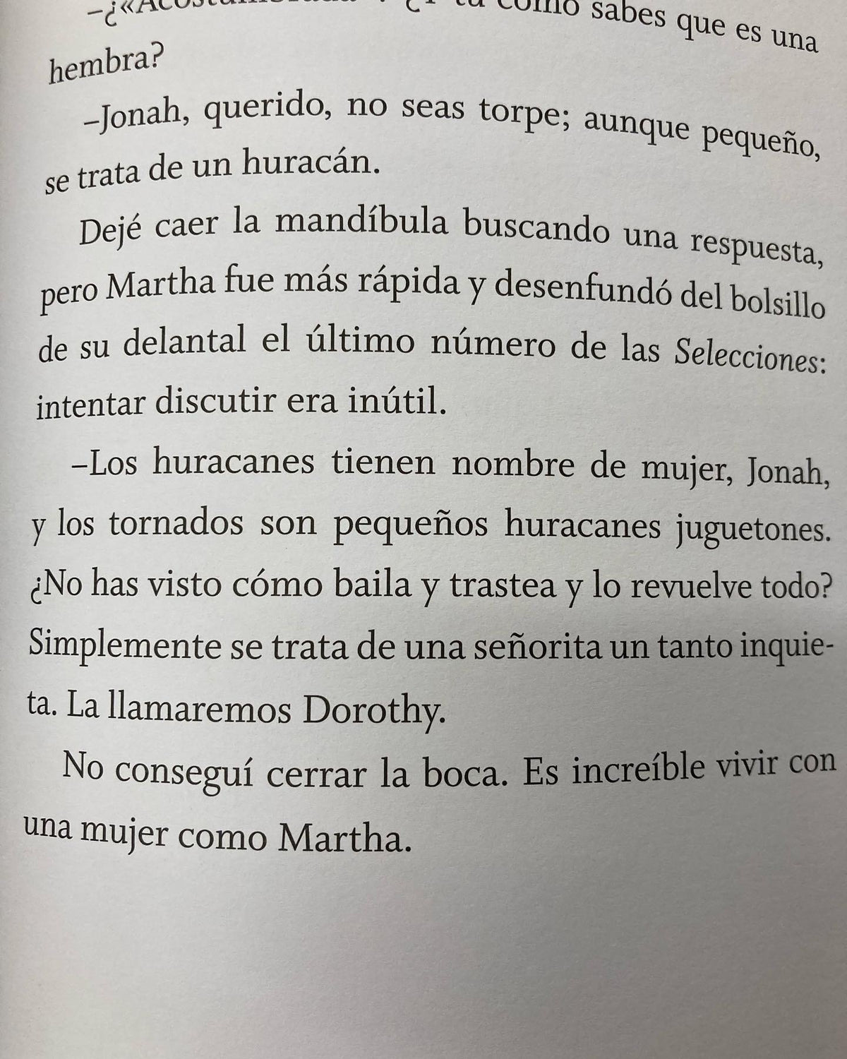 DOROTHY. Déjale entrar